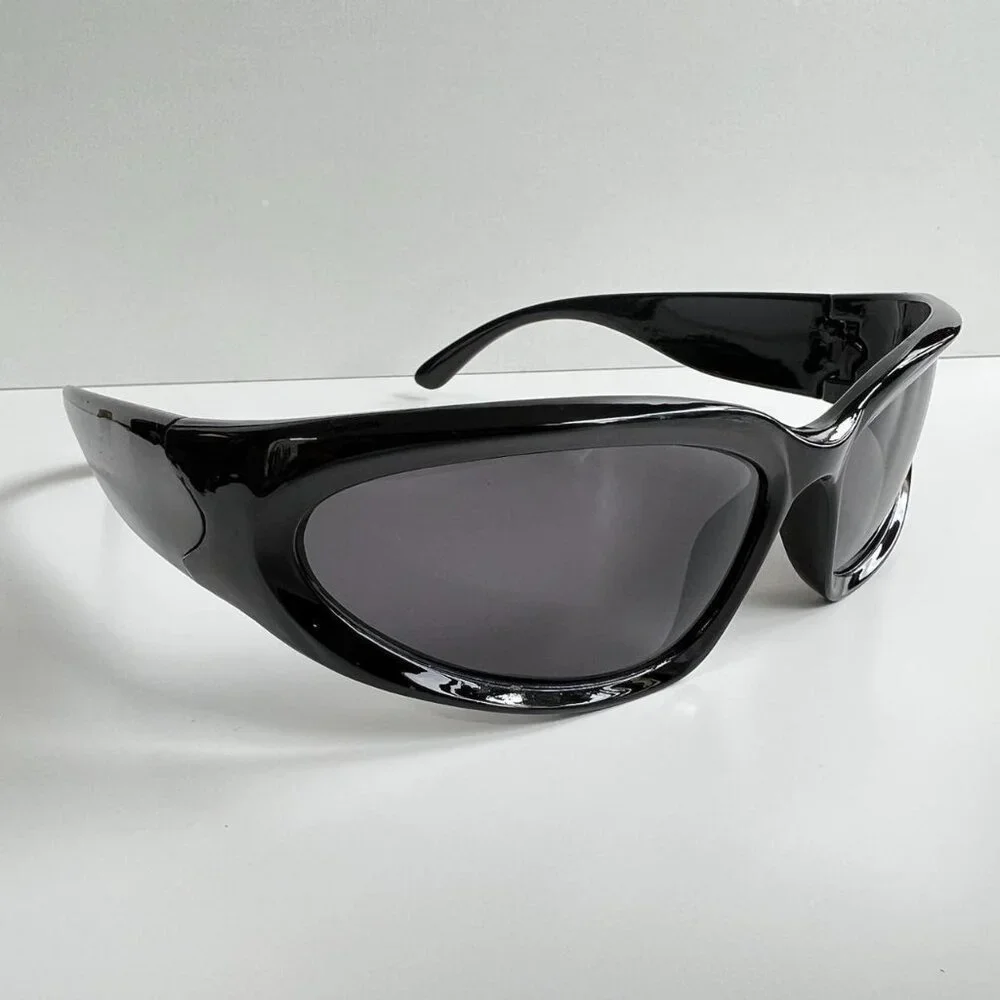 y2k 2000s vintage style black surfer sporty sunglasses